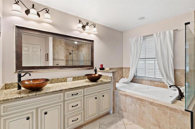 405 W MIRROR LAKE DRIVE, Fruitland Park, FL 34731