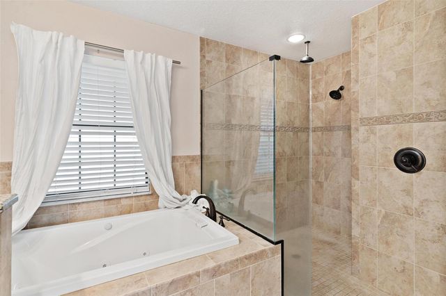 405 W MIRROR LAKE DRIVE, Fruitland Park, FL 34731