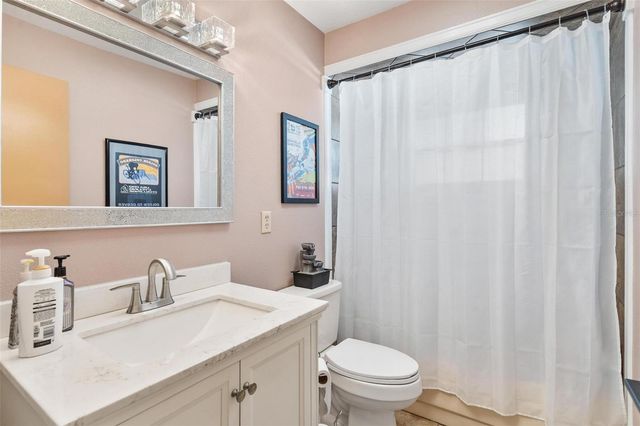 405 W MIRROR LAKE DRIVE, Fruitland Park, FL 34731