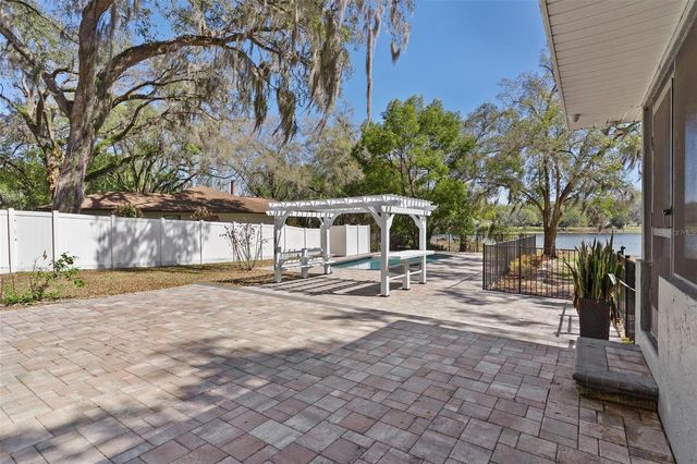 405 W MIRROR LAKE DRIVE, Fruitland Park, FL 34731
