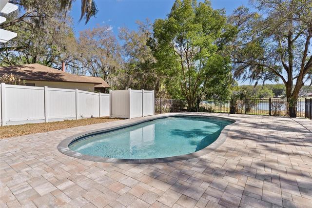 405 W MIRROR LAKE DRIVE, Fruitland Park, FL 34731