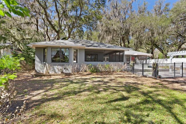405 W MIRROR LAKE DRIVE, Fruitland Park, FL 34731