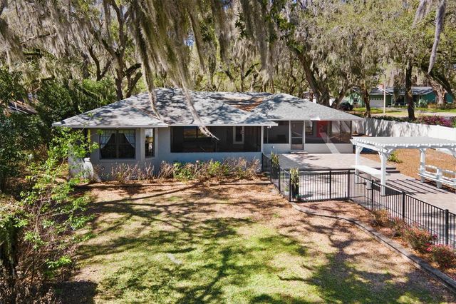 405 W MIRROR LAKE DRIVE, Fruitland Park, FL 34731