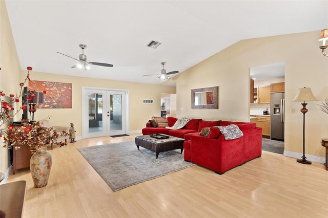 405 W MIRROR LAKE DRIVE, Fruitland Park, FL 34731