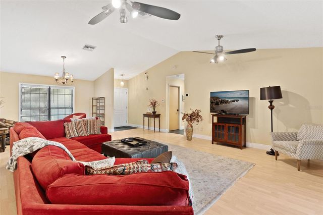 405 W MIRROR LAKE DRIVE, Fruitland Park, FL 34731