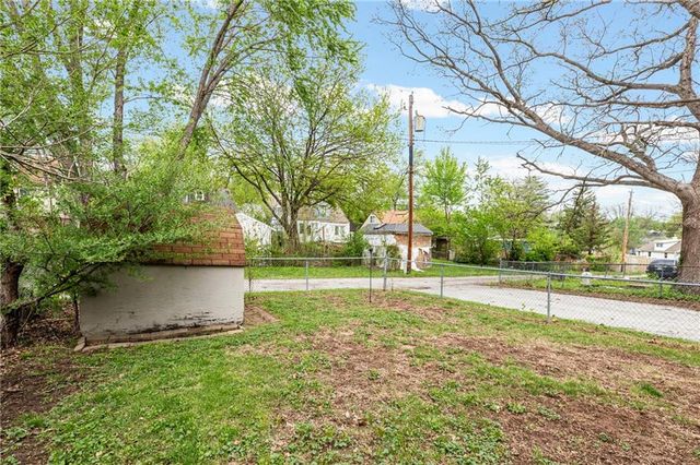 618 Dixie Street, Liberty, MO 64068