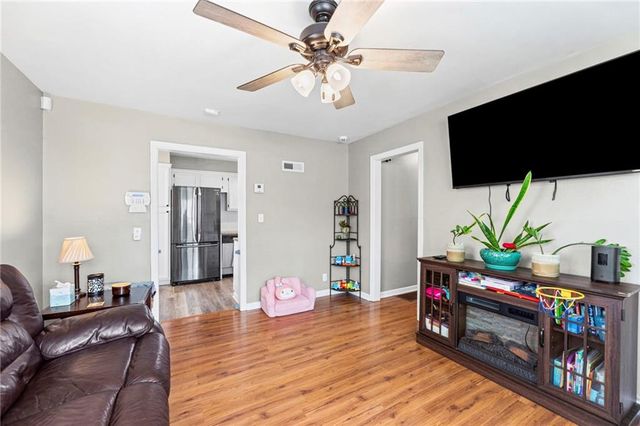618 Dixie Street, Liberty, MO 64068
