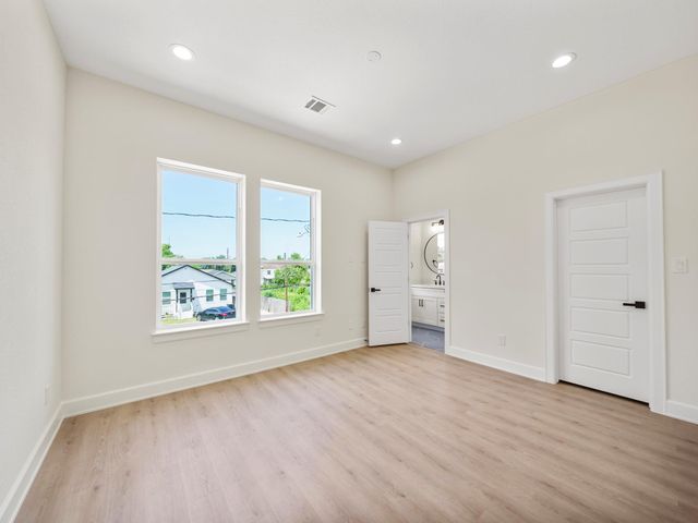 3548 Seabrook Street, Houston, TX 77021