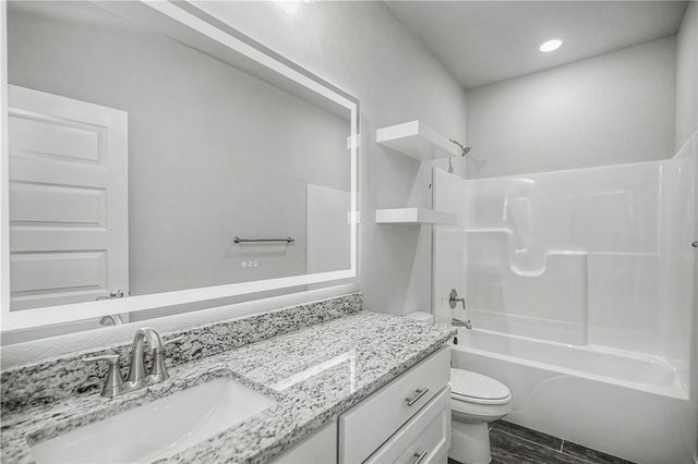 6803 SW Orange Avenue, Bentonville, AR 72713