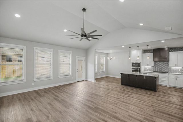 6803 SW Orange Avenue, Bentonville, AR 72713