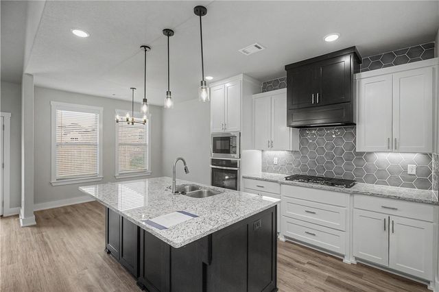 6803 SW Orange Avenue, Bentonville, AR 72713