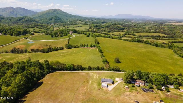822 Sunlight Road, Parrottsville, TN 37843