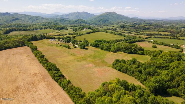 822 Sunlight Road, Parrottsville, TN 37843
