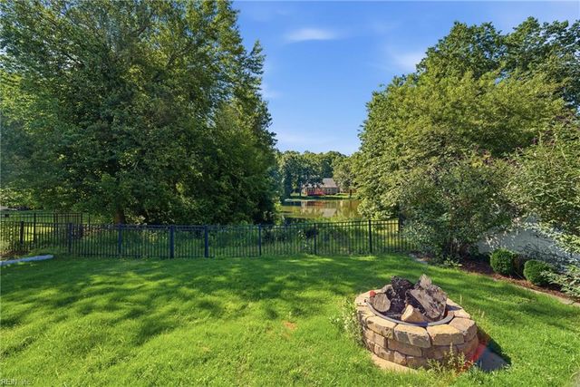 123 Lakes Edge DR, Suffolk, VA 23434