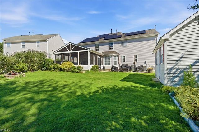 123 Lakes Edge DR, Suffolk, VA 23434