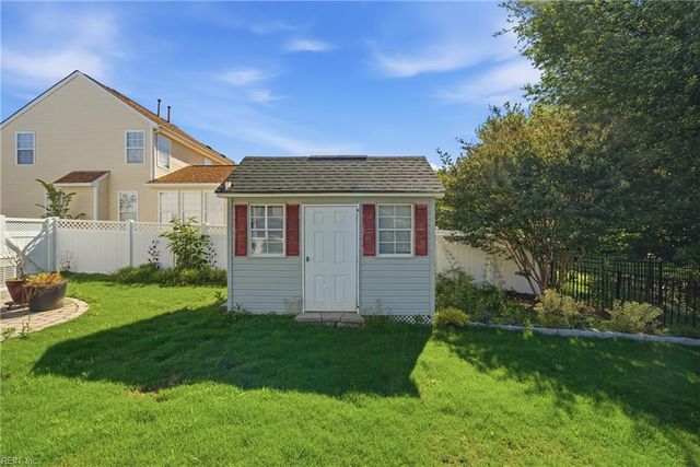123 Lakes Edge DR, Suffolk, VA 23434