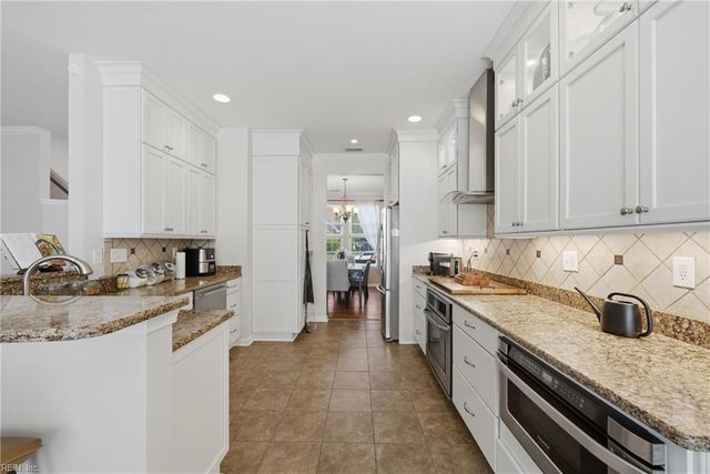 123 Lakes Edge DR, Suffolk, VA 23434