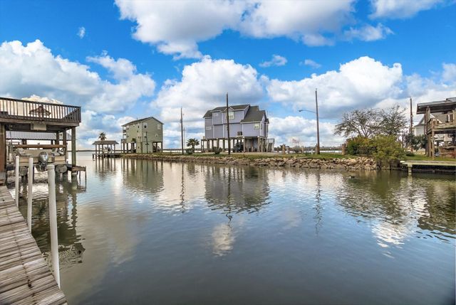 114 Bayou Vista Drive, Hitchcock, TX 77563