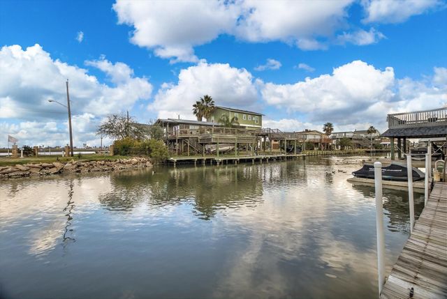 114 Bayou Vista Drive, Hitchcock, TX 77563