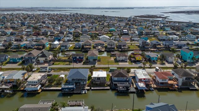 114 Bayou Vista Drive, Hitchcock, TX 77563