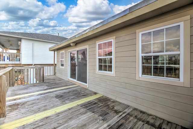 114 Bayou Vista Drive, Hitchcock, TX 77563