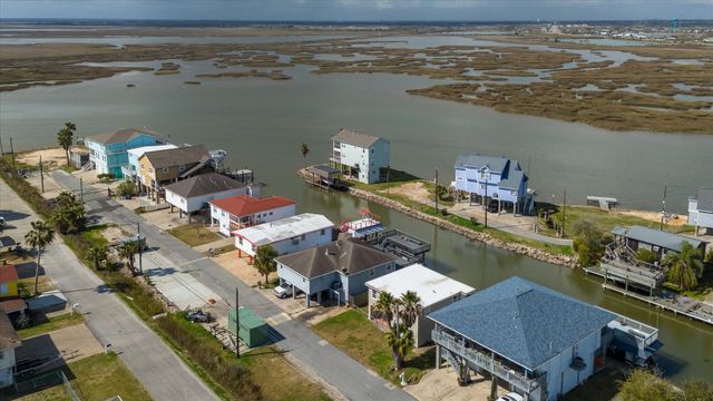 114 Bayou Vista Drive, Hitchcock, TX 77563