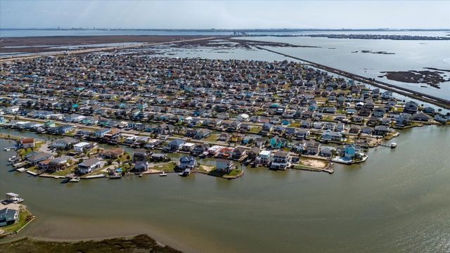 114 Bayou Vista Drive, Hitchcock, TX 77563