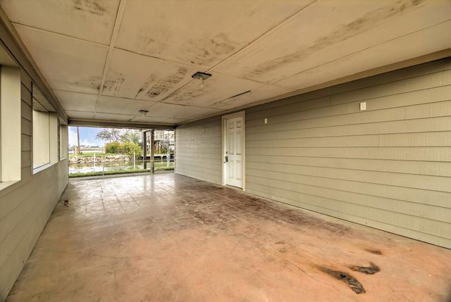 114 Bayou Vista Drive, Hitchcock, TX 77563