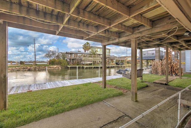 114 Bayou Vista Drive, Hitchcock, TX 77563