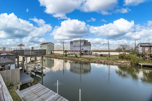 114 Bayou Vista Drive, Hitchcock, TX 77563