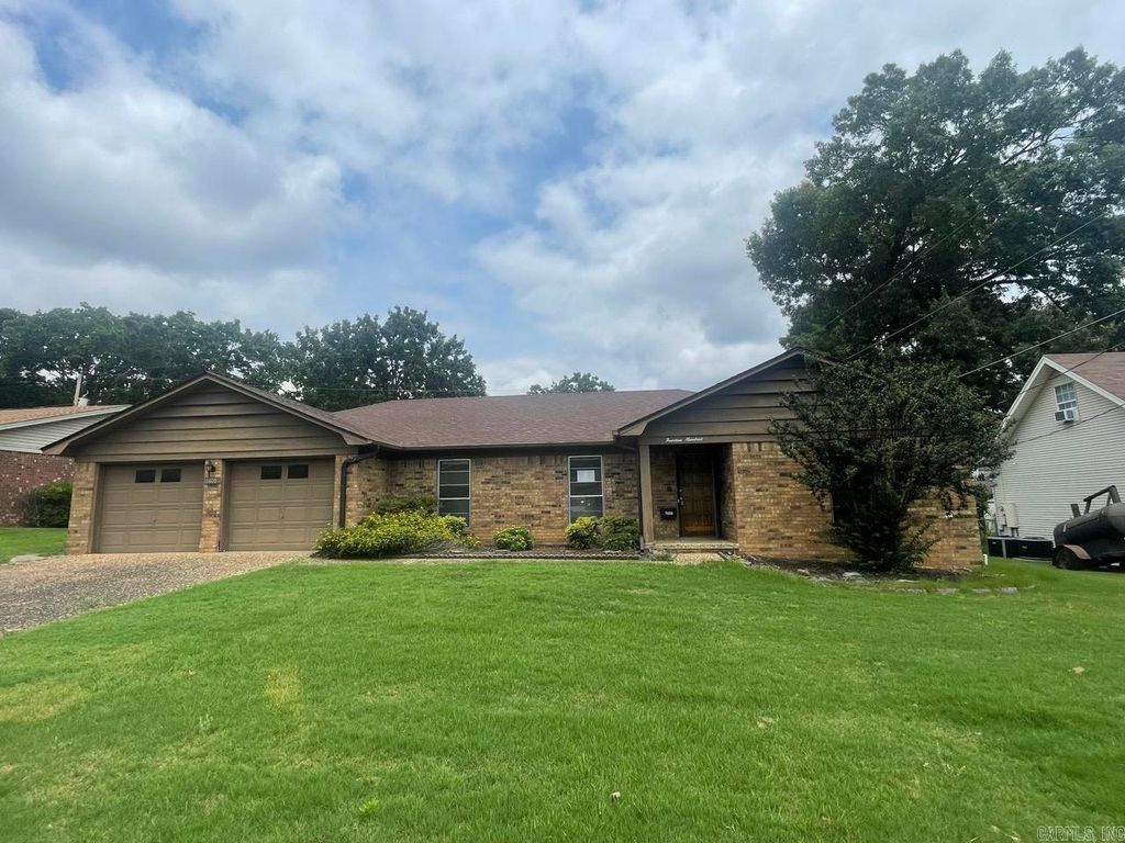 1400 Hawkwood Road, Sherwood, AR 72120
