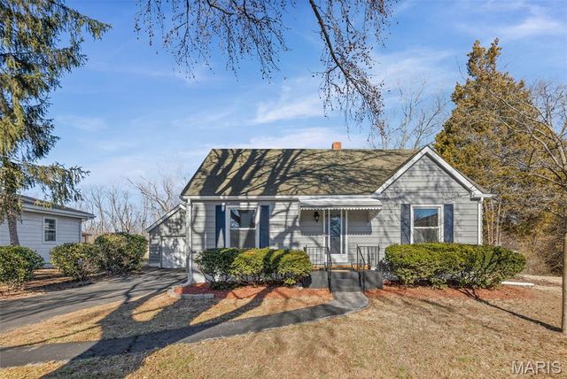 231 Parkway Drive, Swansea, IL 62226