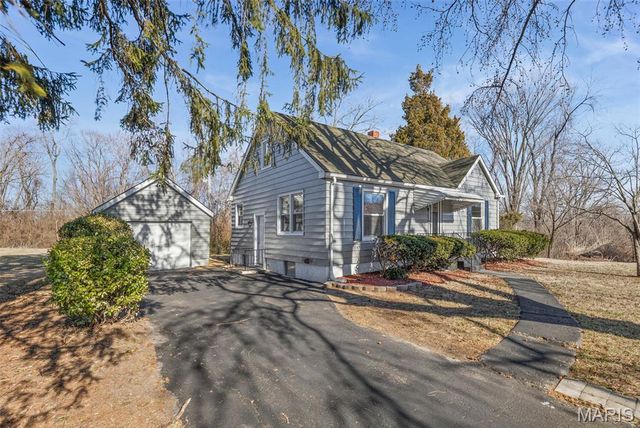 231 Parkway Drive, Swansea, IL 62226