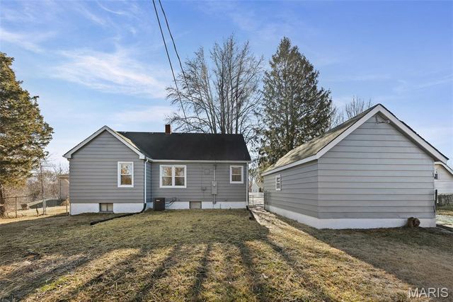 231 Parkway Drive, Swansea, IL 62226