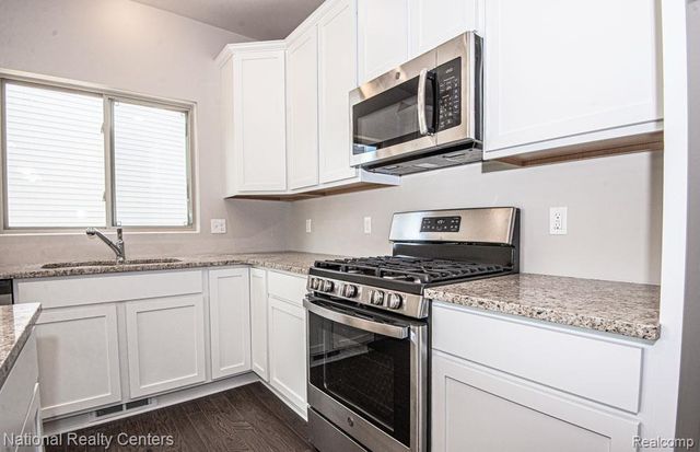 8311 Meadow Creek Drive, Goodrich, MI 48438