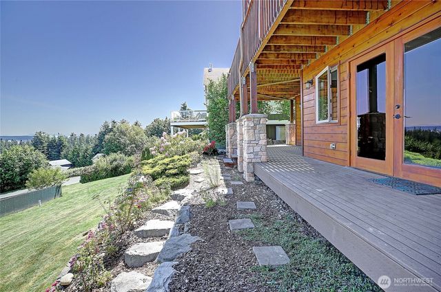 1051 Lightning Way, Camano Island, WA 98282