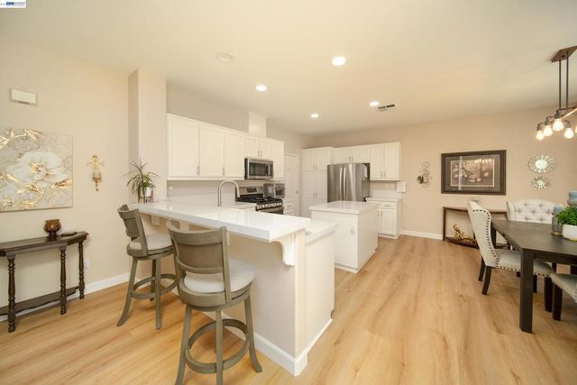 2710 Atherton Ct, Tracy, CA 95304
