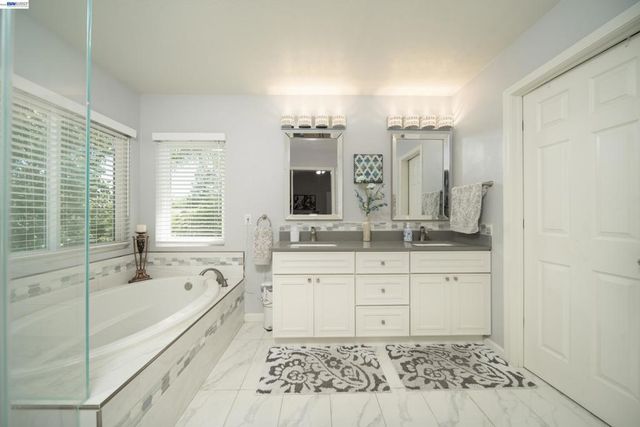 2710 Atherton Ct, Tracy, CA 95304