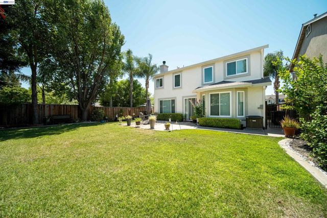 2710 Atherton Ct, Tracy, CA 95304
