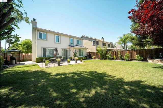 2710 Atherton Ct, Tracy, CA 95304