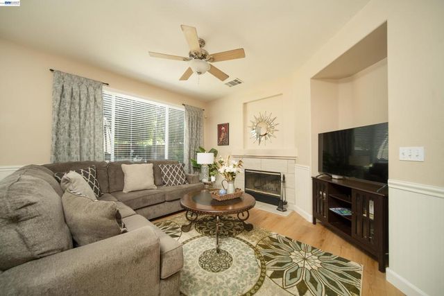 2710 Atherton Ct, Tracy, CA 95304