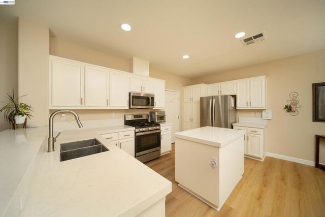 2710 Atherton Ct, Tracy, CA 95304