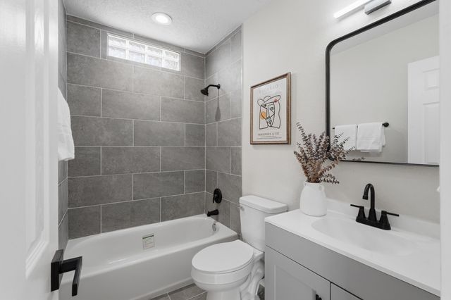 110 Tyrone Avenue NW, Albuquerque, NM 87107