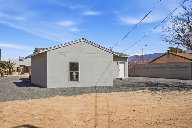 110 Tyrone Avenue NW, Albuquerque, NM 87107
