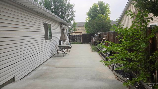 58 N Poplar Forest Place, Nampa, ID 83651