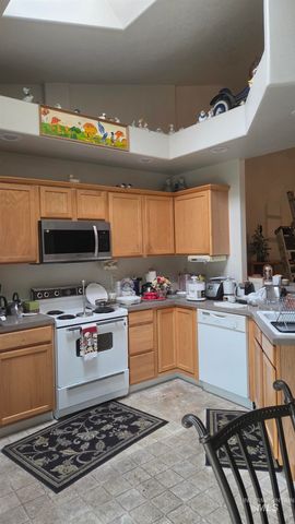 58 N Poplar Forest Place, Nampa, ID 83651