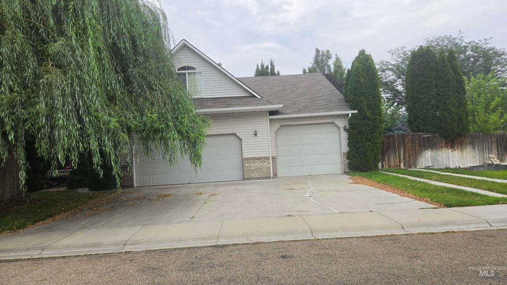 58 N Poplar Forest Place, Nampa, ID 83651