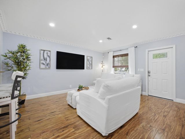 5418 CLUB Circle, Haverhill, FL 33415