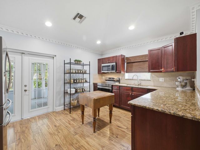 5418 CLUB Circle, Haverhill, FL 33415