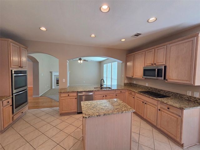 625 Manchester Drive, Mansfield, TX 76063